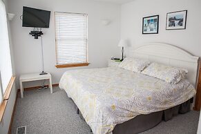 The Sunny Spot 4 Bedroom Cottage by RedAwning