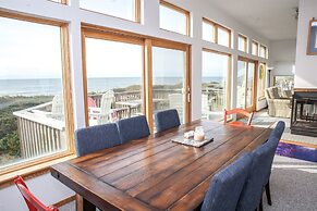 The Sunny Spot 4 Bedroom Cottage by RedAwning