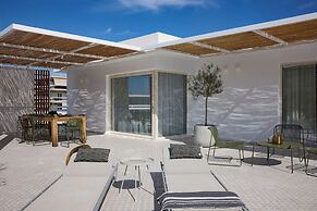 Sea View Beach Penthouse – Athens Coast