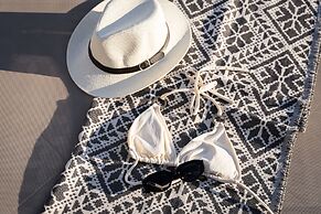 Sea View Beach Penthouse – Athens Coast