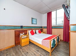 OYO 89864 Hotel Holiday Park