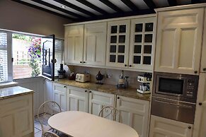 Luxury Cottage Near Windsor Castle