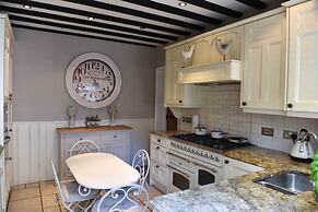 Luxury Cottage Near Windsor Castle