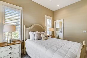 Paradise Pointe - Gorgeous 4 BR home with pool by RedAwning