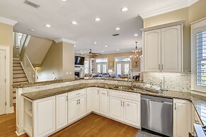 Paradise Pointe - Gorgeous 4 BR home with pool by RedAwning