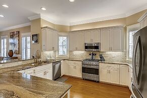 Paradise Pointe - Gorgeous 4 BR home with pool by RedAwning