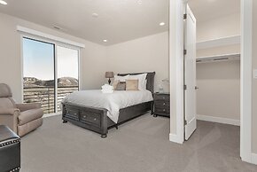 Luxury Zion Desert Getaway 8 Bedroom Townhouse by RedAwning