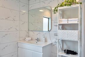 Bright 3 Bedroom near St Lukes Mall 3