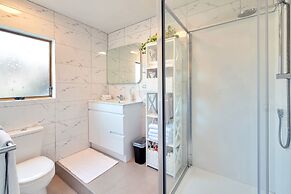 Bright 3 Bedroom near St Lukes Mall 3