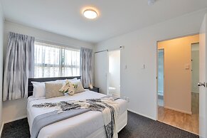 Bright 3 Bedroom near St Lukes Mall 3