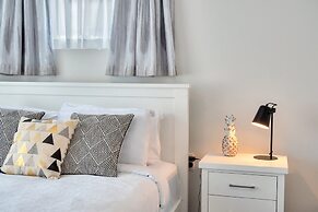 Bright 3 Bedroom near St Lukes Mall 3