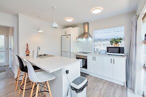 Bright 3 Bedroom near St Lukes Mall 3