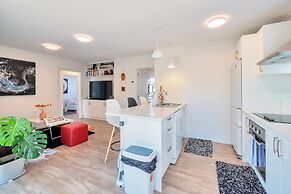 Bright 3 Bedroom near St Lukes Mall 3