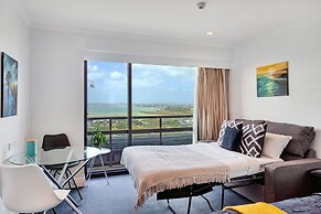 Sea City Views Takapuna Studio w Carpark