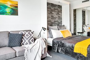 Sea City Views Takapuna Studio w Carpark