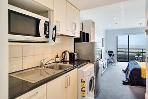 Sea City Views Takapuna Studio w Carpark