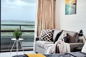 Sea City Views Takapuna Studio w Carpark