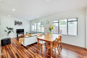 Kiwi Holiday Home near Airport