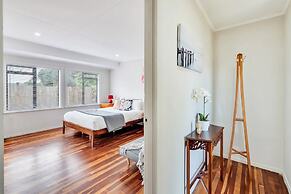 Kiwi Holiday Home near Airport