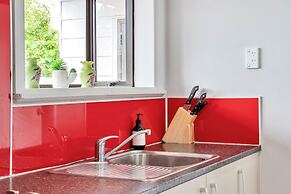 Kiwi Holiday Home near Airport