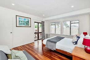 Kiwi Holiday Home near Airport