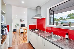 Kiwi Holiday Home near Airport