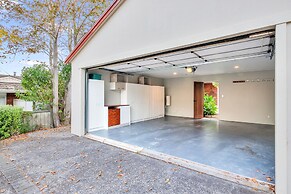 Castor Bay Home near Albany Sleeps 9