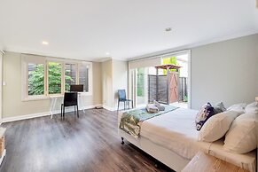 Castor Bay Home near Albany Sleeps 9