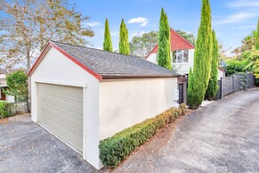 Castor Bay Home near Albany Sleeps 9