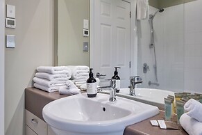 Castor Bay Home near Albany Sleeps 9