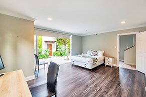 Castor Bay Home near Albany Sleeps 9