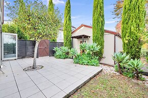 Castor Bay Home near Albany Sleeps 9