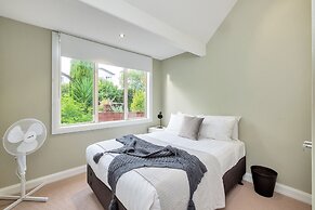 Castor Bay Home near Albany Sleeps 9