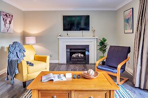 Castor Bay Home near Albany Sleeps 9