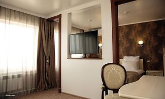 AMAKS Congress Hotel