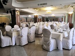 AMAKS Congress Hotel