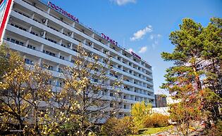 AMAKS Congress Hotel