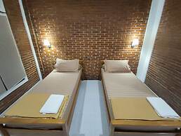 Genthong Homestay - Hostel