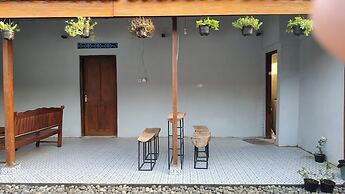 Genthong Homestay - Hostel