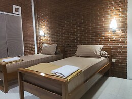 Genthong Homestay - Hostel