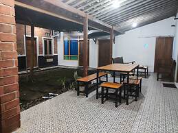 Genthong Homestay - Hostel