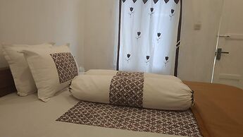 Genthong Homestay - Hostel