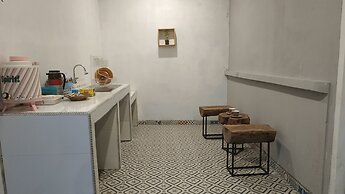 Genthong Homestay - Hostel