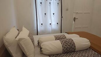 Genthong Homestay - Hostel