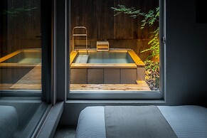 Nazuna Kyoto Tsubaki St.