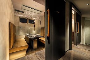 Nazuna Kyoto Tsubaki St.