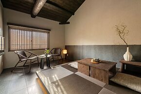 Nazuna Kyoto Tsubaki St.