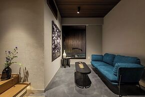 Nazuna Kyoto Tsubaki St.