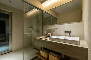 Nazuna Kyoto Tsubaki St.