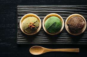 Nazuna Kyoto Tsubaki St.